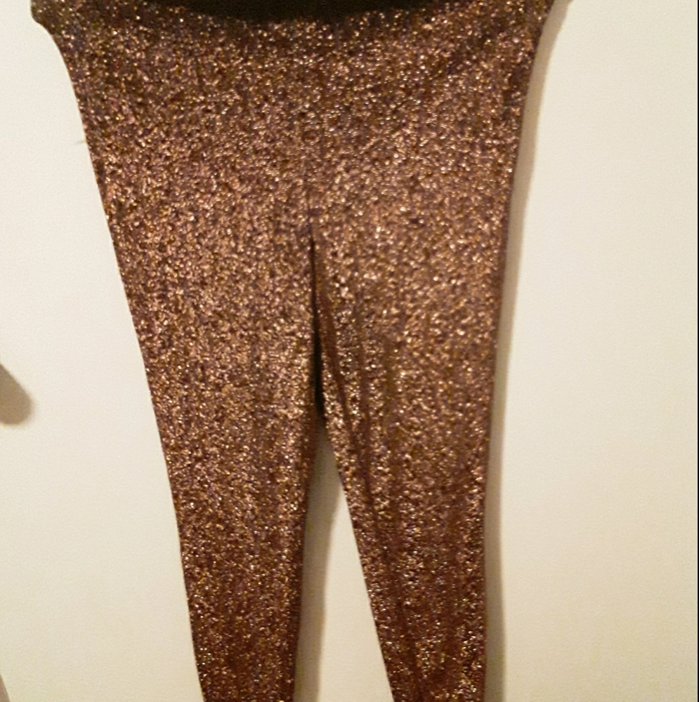 I'm selling this top and bottom set